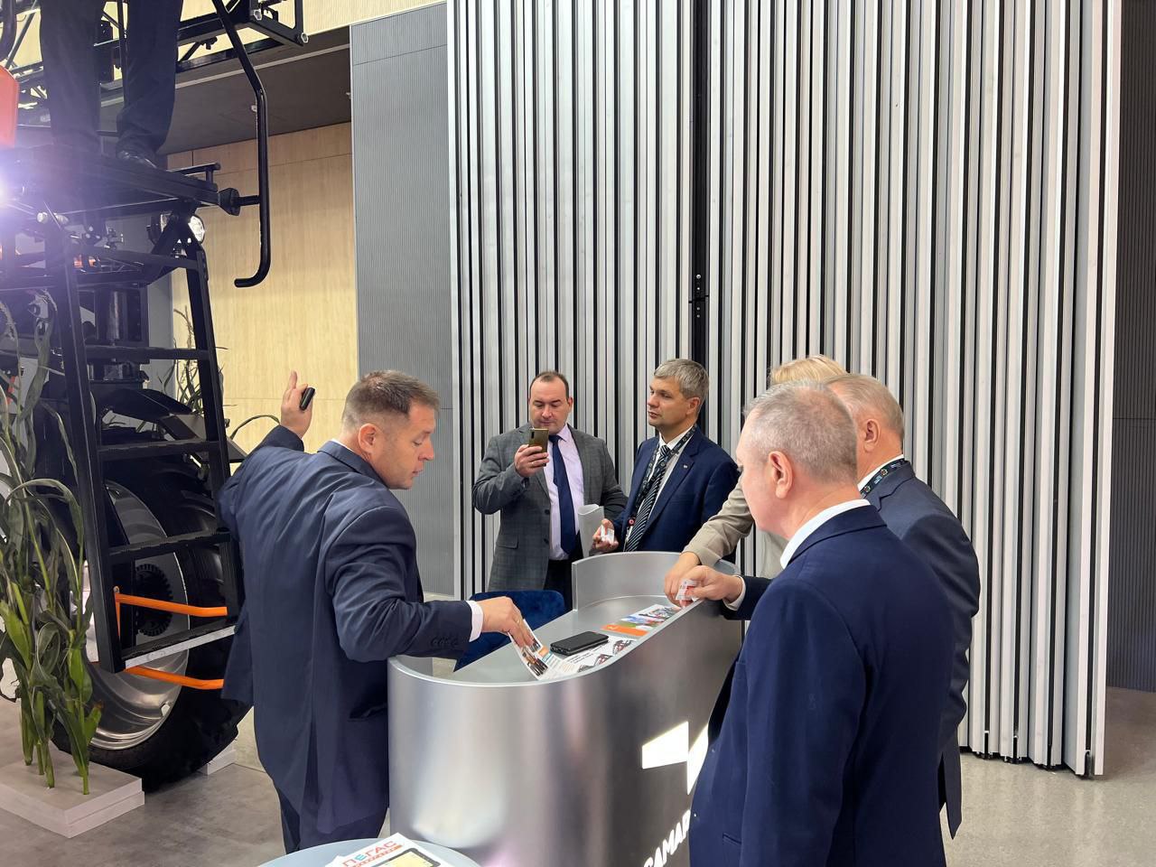 Генеральный директор УЗПМ обсудил перспективы промышленной кооперации на выставке ИННОПРОМ в Беларуси