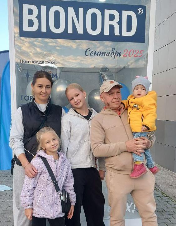 Семья сотрудника УЗПМ с дочерью по имени Россия проголосовала на выборах в Краснокамске, рис. 2 Семья сотрудника УЗПМ с дочерью по имени Россия проголосовала на выборах в Краснокамске, рис. 2