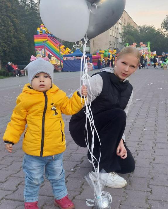 Семья сотрудника УЗПМ с дочерью по имени Россия проголосовала на выборах в Краснокамске Семья сотрудника УЗПМ с дочерью по имени Россия проголосовала на выборах в Краснокамске